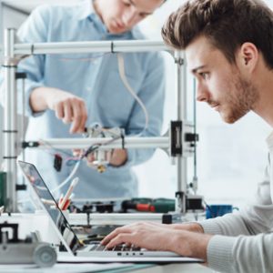 estudiar el máster en reparaciones y montajes de equipos informáticos te especializará en una profesión de alta demanda