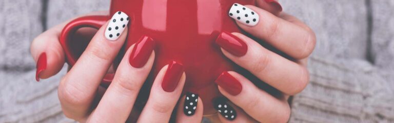 Descubre qué son las uñas de porcelana y cómo aplicarlas paso a paso